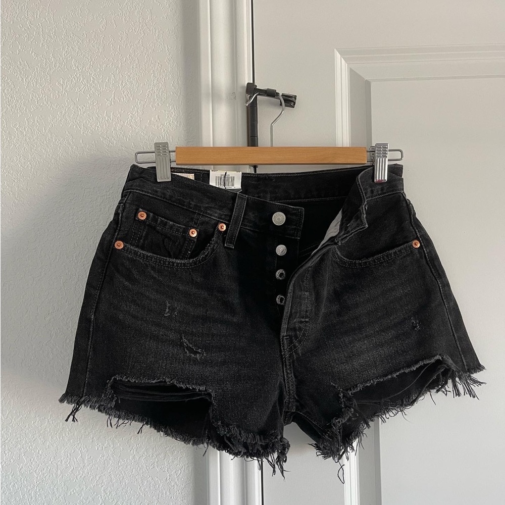 levi’s black cut off shorts